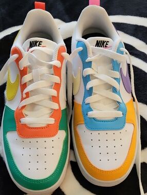 Nike 7 Youth Low-Top Sneakers in White with Orange, Blue, Green, Yellow & Purple